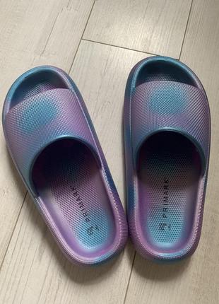 Дутые сланцы шлепанцы primark