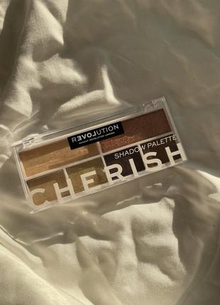 Палетка теней для макияжа makeup revolution