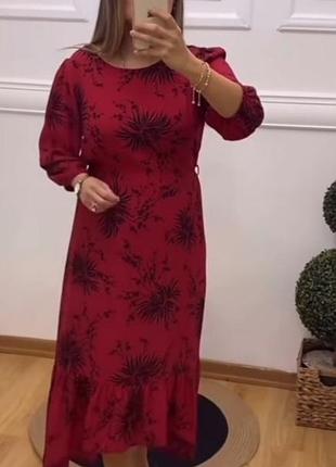 Вишневе плаття з чорним візерунком