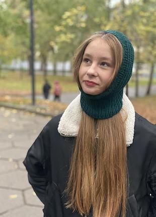 Вʼязаний капор ручної роботи із вовни верблюда  у зеленому кольорі (в наявності)