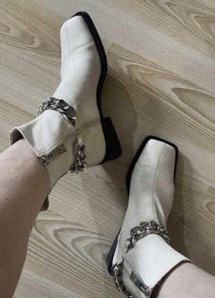 Бело- молочные модные полностью кожаные ботинки 41 р zara