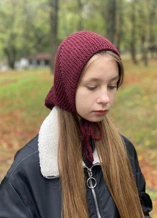 Вʼязаний чепчик-хустка із вовни у бордовому кольорі (в наявності)