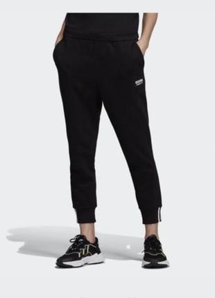 Спортивные штаны adidas