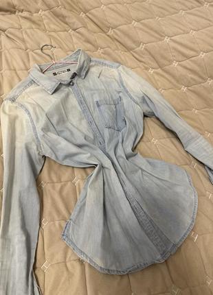 Тоненька джинсова сорочка bershka