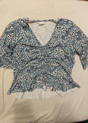 Топ футболка с рюшами и шнурками