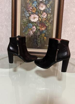 Шкіряні  сапожки на зручному стійкому каблуці,zara, розмір 38