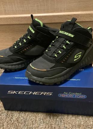 Demi skechers discount