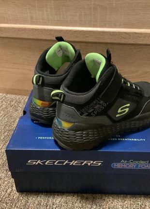 Demi skechers discount