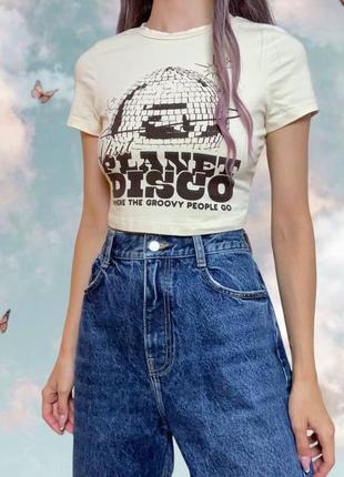 Бежевая короткая y2k футболка (кроп топ)