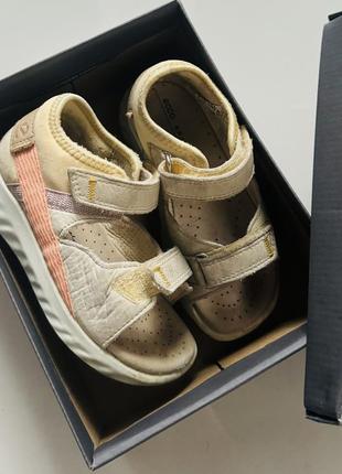 Дитячі фірмові сандалі