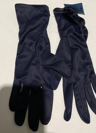 Синие нейлоновые перчатки дойя фотосессии