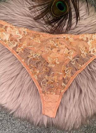 Шикарные кружевные трусики стринги, chantelle