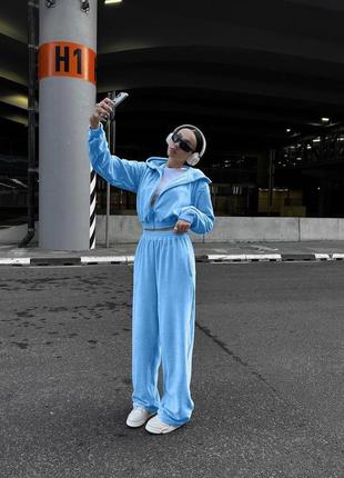 Стильний спортивний  костюм