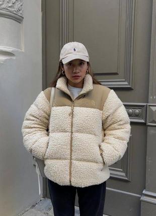 Зимова жіноча куртка