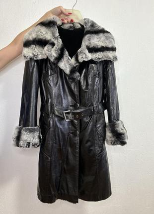 Кожаное пальто с натуральным мехом шиншили