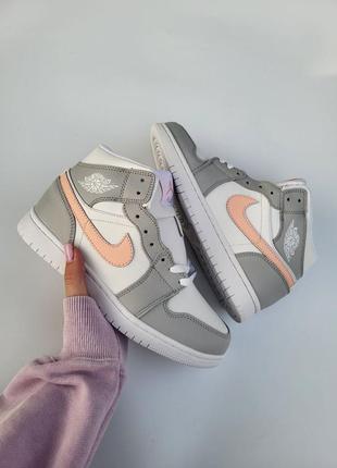 Зимние тепленькие nike air jordan 1 retro light grey pink