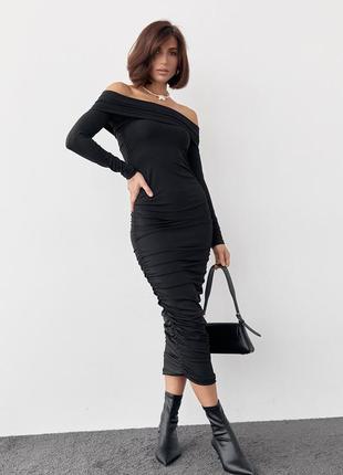 Силуэтное платье с драпировкой и открытыми плечами - черный цвет, l (есть размеры)