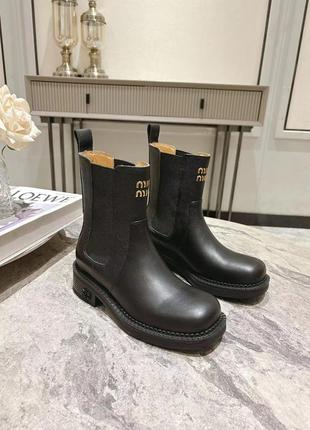 Женские ботинки