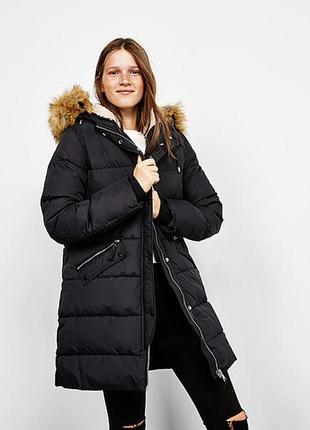 Темно-синій пуховик bershka.