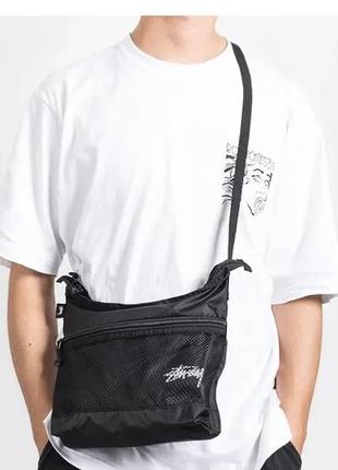 Сумка через плече stussy lightweight shoulder bag чорний