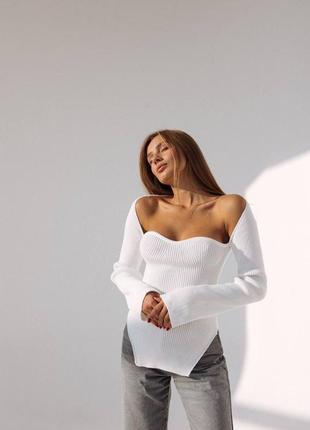 Белая кофточка с эффектным декольте💔