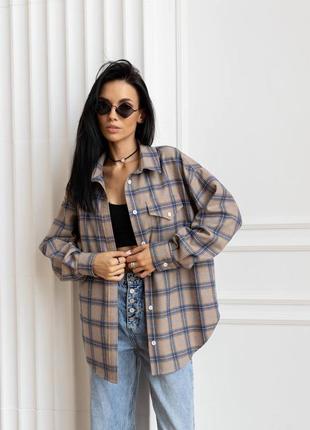 Жіноча сорочка бежева тілесна з м'якої фланелі шерстяна  з шерсті в синю клітинку довга тепла пряма з розрізами