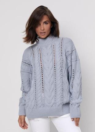 Женский свитер с красивой вязкой