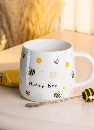 Чашка с крышкой и ложкой 450 мл керамическая "пчелка" с желтой точечкой2 фото