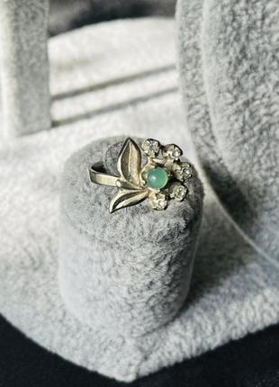 Серебряное кольцо с хризопразом и фианитами