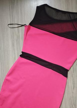 Платье розовое с черной сеткой