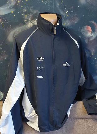 Легка спортивна курточка олімпійка