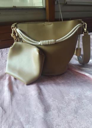 Сумка женская с косметичкой, светокоричневая, 21 на 27, ручка-94, косметичка-17 на 15 см, дно круглое