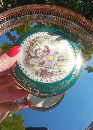 Limoges фарфоровая шкатулка на золотых ножках не маленькая и в идеальном состоянии! отлично на подарок