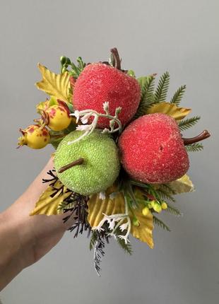 Обруч с яблоками на праздник осени