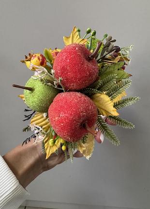 Обруч с яблоками на праздник осени