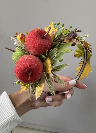 Обруч с яблоками на праздник осени