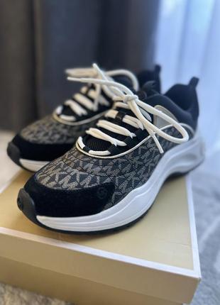 Продам кроси michael kors