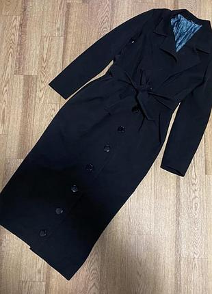 Чорне вінтажне приталене пальто на ґудзиках