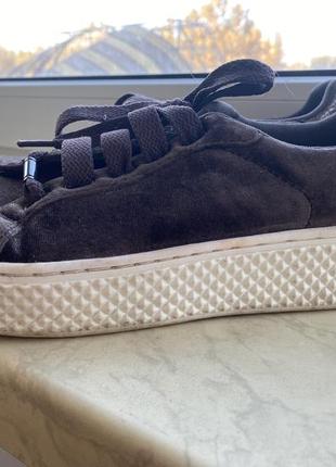 Кроссовки вилюровые, темно коричневые