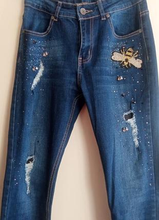 Женские джинсы