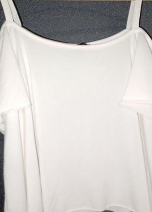 Белый топ или блузка на бретельках