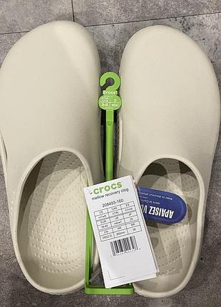 Клоги шлепанцы сабо кроксы crocs mellow recovery clog бежевый цвет