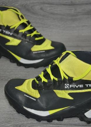 Продам черевики фирма five ten .