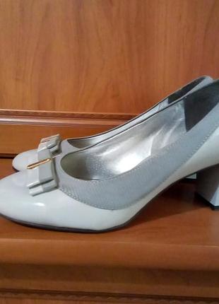 Женские кожаные туфли серого цвета.р.38. украин.