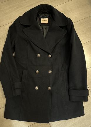 Очень классное полу пальтишко дорого бренда.