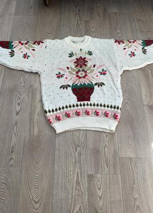 Теплый свитер в цветочный принт