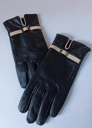 Стильные кожаные перчатки от бренда tu