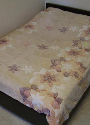 Махрова літня ковдра з блідим квітковим візерунком 223 х 210
