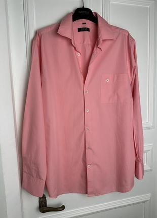 Яскрава рожева сорочка