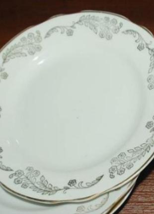 Тарелка с золотой каймой